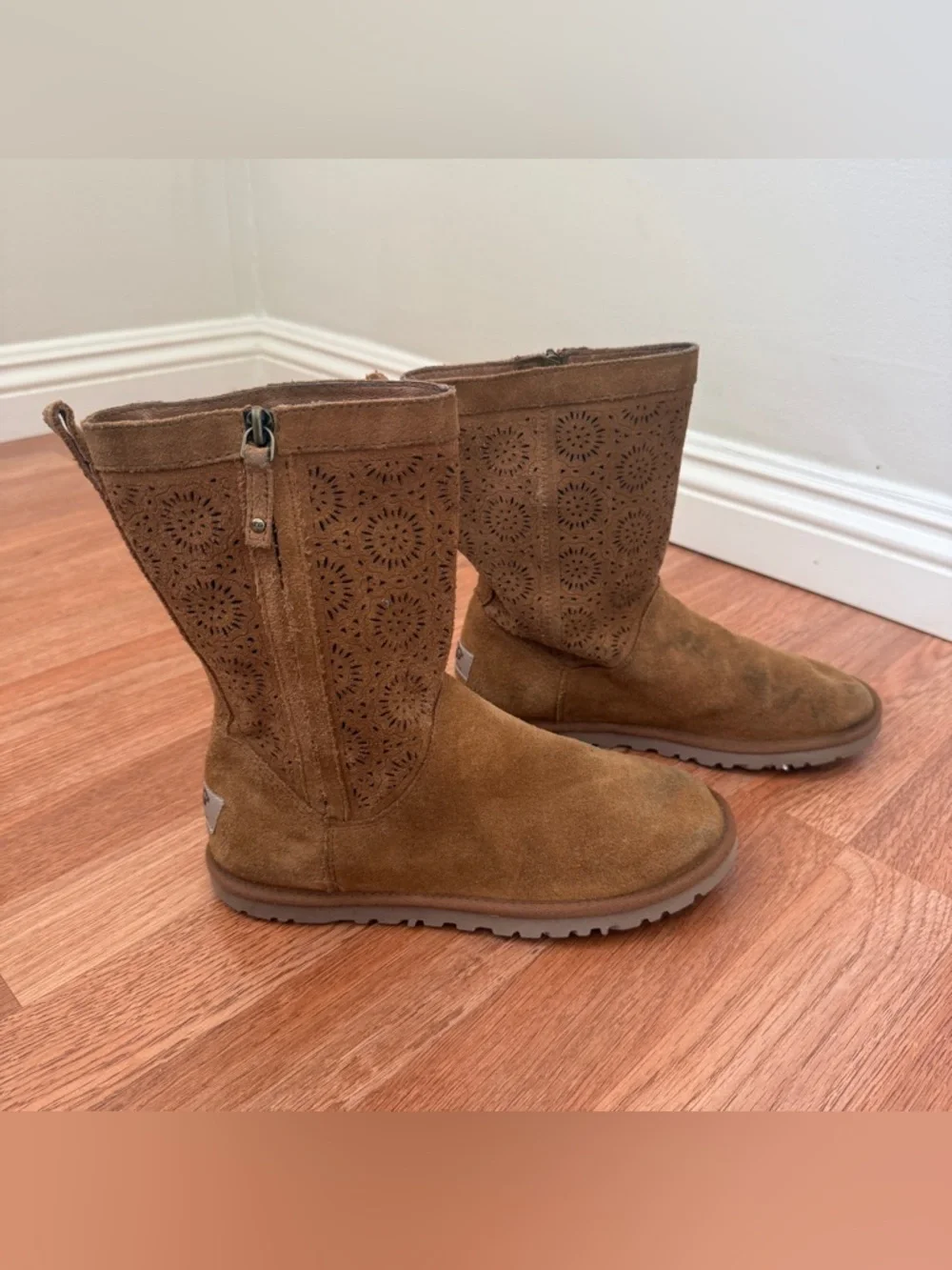 UGG Low Pro Short Perf 2 1004857 Tan Suede Boots Size 7